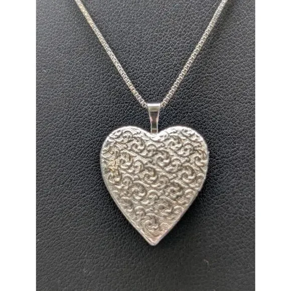 925 Sterling Silver Embossed Heart Shaped Locket 18" Box Chain Necklace - Picture 3 of 6